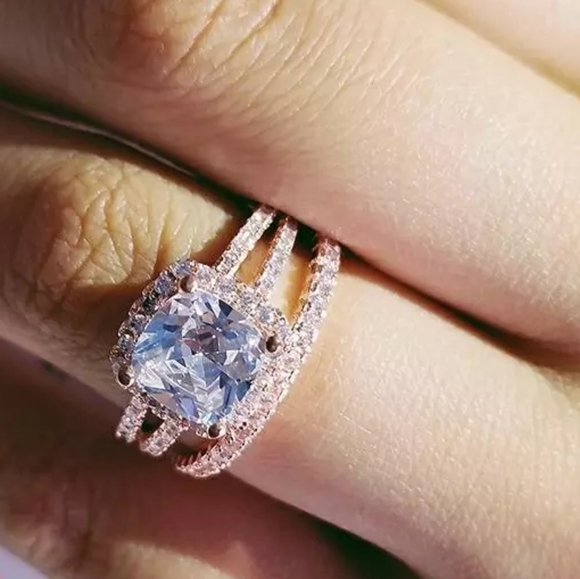 Gorgeous Rose Gold Rings Set - Picture 4 of 6